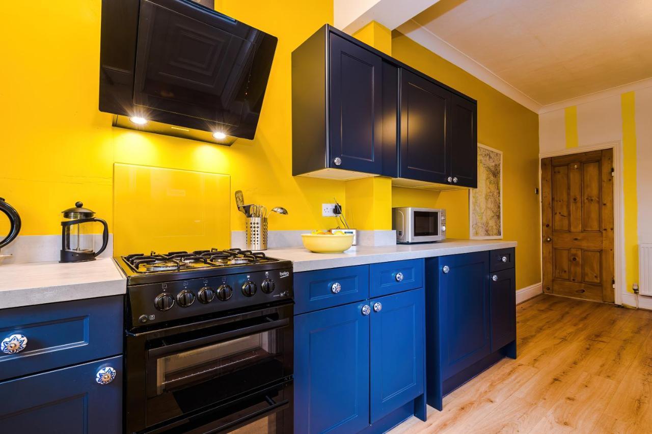 Cosy House With Garden & Parking, Sheffield