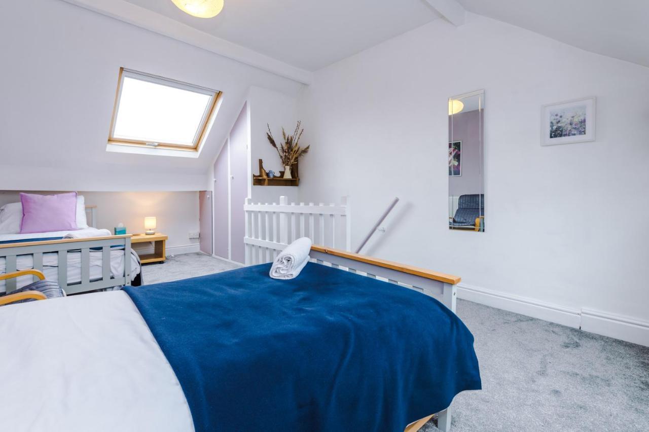 Cosy House With Garden & Parking, Holiday home